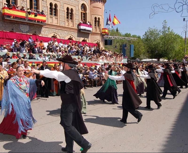 Desfile Fiesta del Olivo - Los Castillos Agroturismo - Casa Rural en Toledo